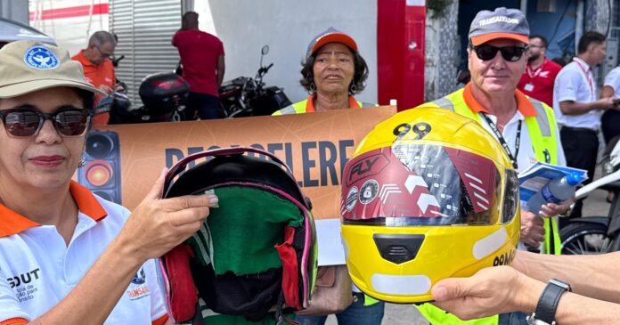 motociclistas-ganham-capacetes-novos-em-acao-da-transalvador