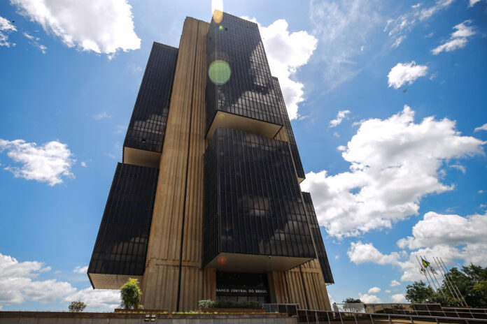banco-central-faz-novo-leilao-de-ate-us$-1-bilhao-nesta-terca-feira