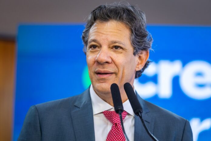 haddad-ve-sinais-de-abertura-dos-eua-para-negociar-tarifaco-e-descarta-submissao:-‘brasil-nunca-abandonou-a-mesa’