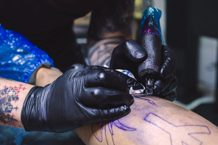 tatuar-com-dor-ou-com-seguranca?-proibicao-de-anestesia-gera-debate