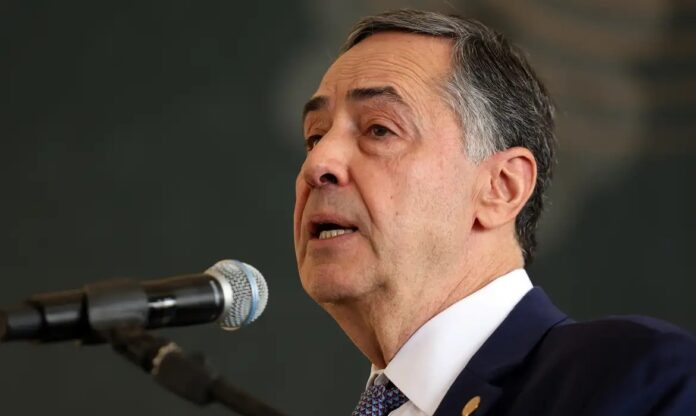 barroso-diz-que-stf-defende-moraes,-mas-sem-escalar-conflito-com-os-eua:-“faz-mal-ao-pais”