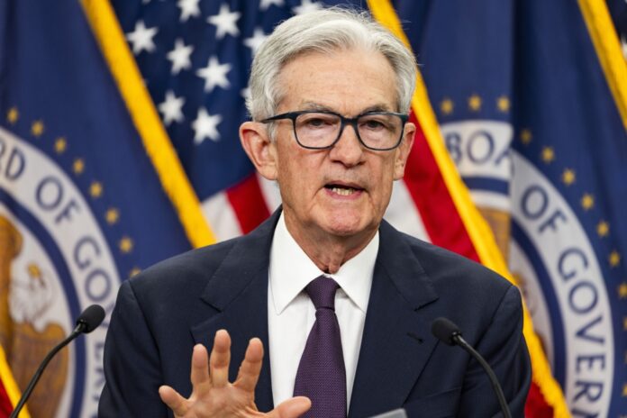 fed-resiste-a-pressao-de-trump-e-mantem-juros-inalterados-na-faixa-de-4,25-a-4,5%