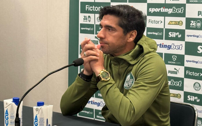 abel-questiona-arbitragem-apos-derrota-do-palmeiras-para-o-corinthians:-‘decidido-por-dois-lances’