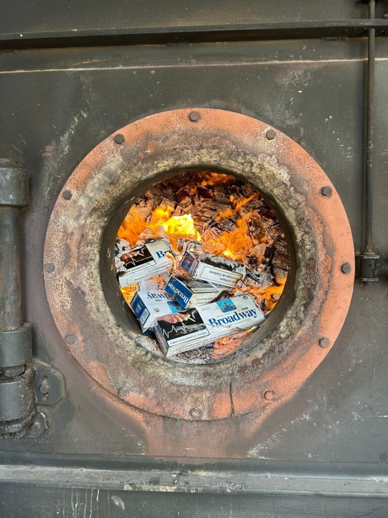 policia-incinera-em-santo-antonio-de-jesus-mais-de-65-mil-macos-de-cigarros-oriundos-de-contrabando