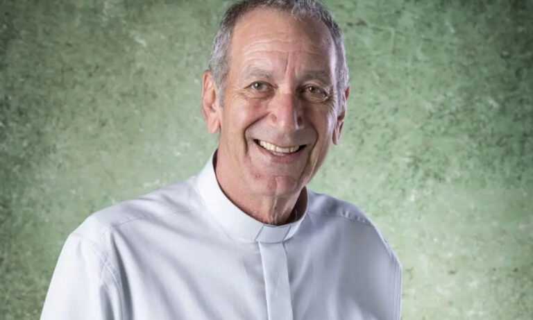 dona-de-mim:-padre-faz-fofoca-impressionante-antes-de-abel-morrer