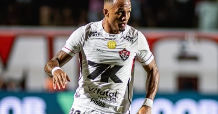 vitoria-anuncia-rescisao-com-leo-pereira-apos-apenas-10-jogos-pelo-clube
