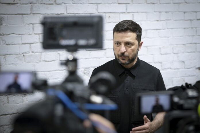 zelensky-pressiona-por-‘mudanca-de-regime’-na-russia-apos-bombardeio-mortal-em-kiev