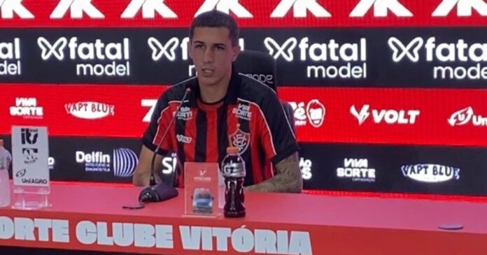 aitor-cantalapiedra-mira-estreia-pelo-vitoria-contra-o-palmeiras:-“posso-jogar-alguns-minutos”