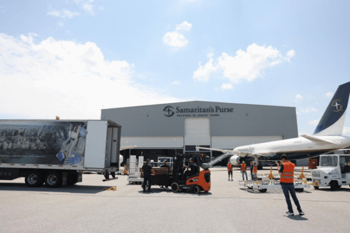 ong-de-franklin-graham-envia-2-avioes-com-toneladas-de-alimentos-para-familias-em-gaza