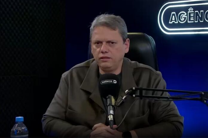tarcisio-anuncia-auxilio-moradia-para-vitimas-de-incendio-em-santos