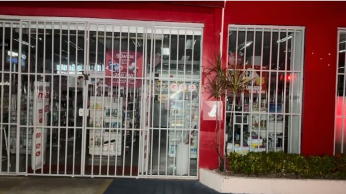 casal-armado-assalta-duas-farmacias-em-bairros-nobres-de-salvador-em-menos-de-uma-hora