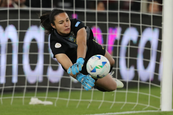 lorena-brilha-nos-penaltis-e-brasil-e-eneacampeao-da-copa-america-feminina