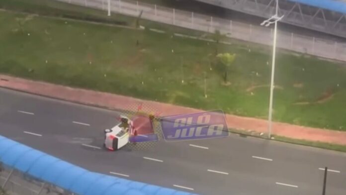 video:-apos-acidente,-passageiros-desviram-carro-capotado-em-salvador