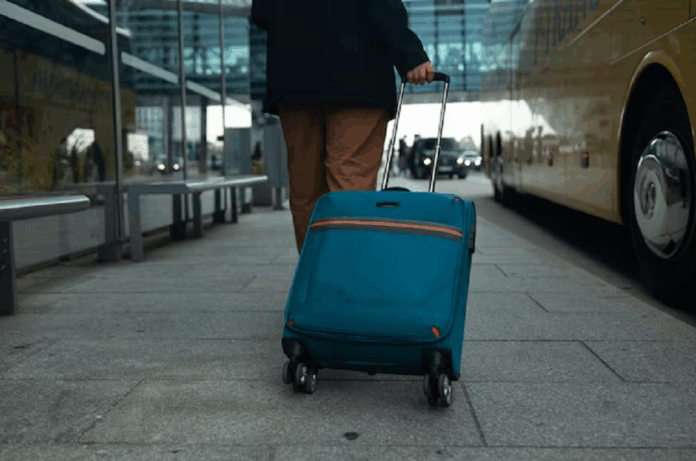 neozelandesa-detida-por-viajar-com-crianca-de-dois-anos-em-uma-mala