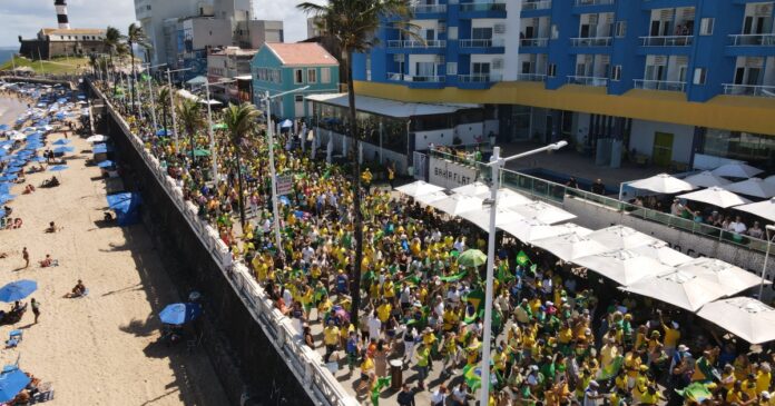 veja-fotos-da-mobilizacao-em-defesa-de-bolsonaro-na-regiao-da-barra-neste-domingo