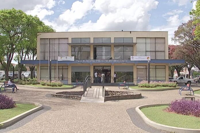 mais-de-100-vagas-e-salario-de-ate-r$-17-mil:-prefeitura-abre-concurso
