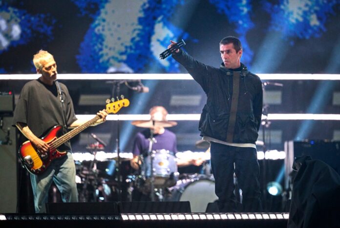 homem-morre-ao-cair-de-arquibancada-durante-show-do-oasis-em-londres