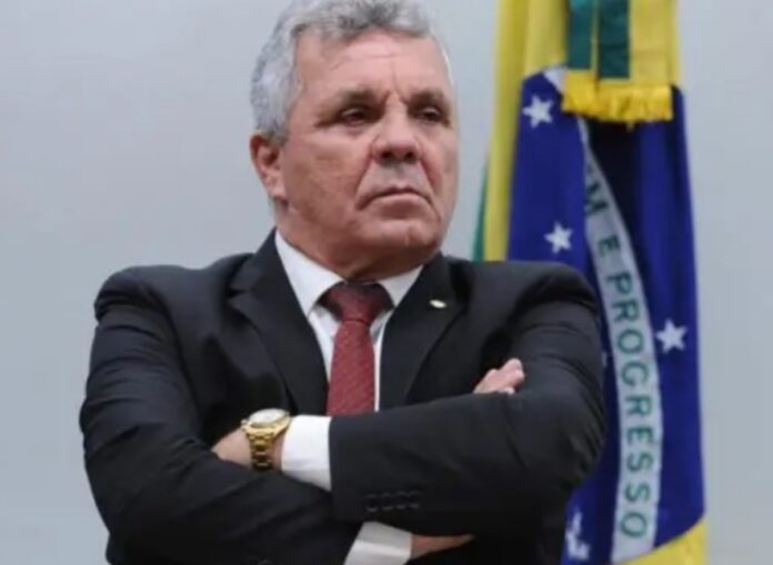 deputado-do-df-apos-moraes-decretar-prisao-de-bolsonaro:-“perseguicao”