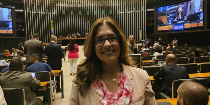 rogeria-santos-e-a-campea-de-produtividade-entre-deputados-baianos;-confira-o-ranking-do-primeiro-semestre