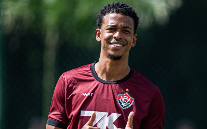 vitoria-se-reapresenta-com-hat-trick-de-carlinhos-e-caceres-em-tratamento