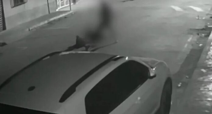 homem-em-situacao-de-rua-e-morto-a-facadas-no-interior-baiano;-cameras-registraram-crime