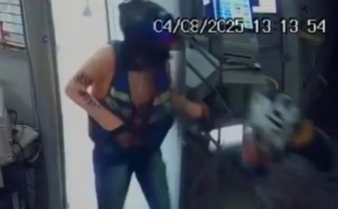 homem-armado-assalta-casa-loterica-no-norte-baiano;-cameras-registram-acao