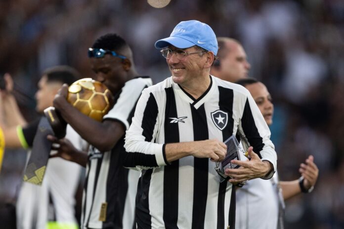 presidente-do-botafogo-diz-que-textor-nao-tem-dinheiro-para-manter-saf