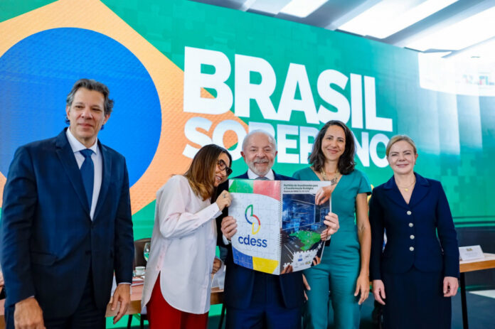 haddad-comenta-pressao-de-multinacionais-e-diz-que-pais-nao-pode-‘nem-sonhar-em-privatizar-o-pix’