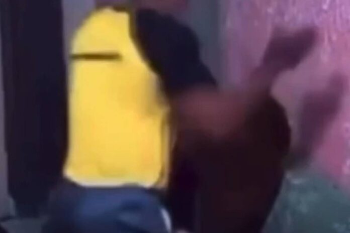 video:-fisiculturista-esgana-e-ataca-ex-com-varios-socos-em-clinica