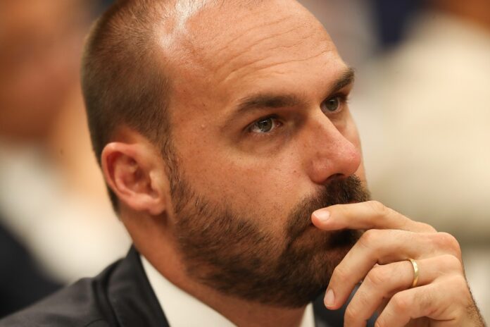 eduardo-bolsonaro-afirma-que-seguira-nos-eua-por-mais-sancoes-ao-brasil