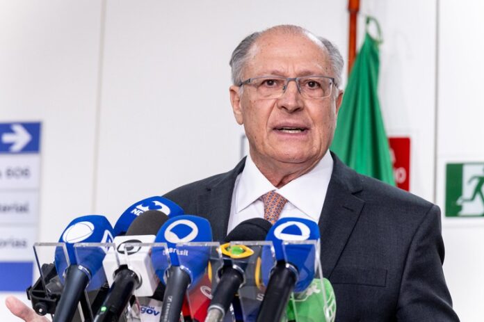 em-meio-a-tarifaco,-alckmin-tem-agenda-marcada-em-salvador