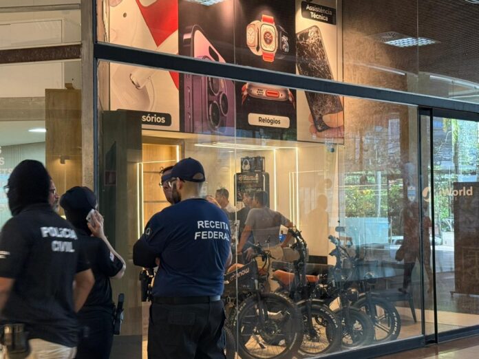 policia-civil-realiza-operacao-contra-receptacao-de-celulares-no-edificio-trade-center,-no-caminho-das-arvores