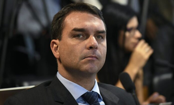 flavio-visita-bolsonaro-e-diz-que-moraes-“nao-fez-favor-nenhum”.-video
