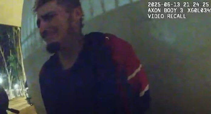 video:-cameras-corporais-mostram-momento-em-que-morador-de-rua-e-morto-por-policiais-em-sp