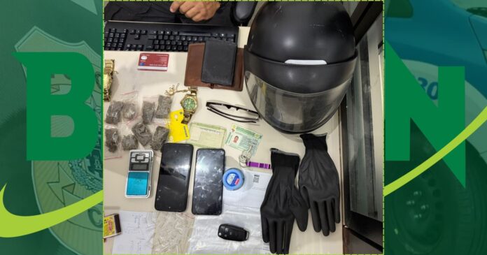dupla-e-presa-em-lauro-de-freitas-por-trafico-de-drogas-e-suspeito-de-homicidio-no-interior-baiano