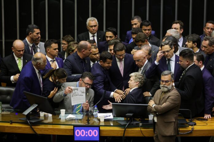 centrao-pavimenta-anistia-com-oposicao-para-motta-encerrar-“greve”-na-camara