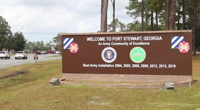 base-militar-nos-estados-unidos-e-atacada-por-atirador
