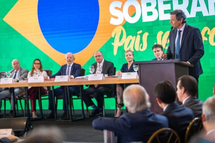 haddad-pode-discutir-aplicacao-da-lei-magnitsky-a-moraes-em-reuniao-com-secretario-dos-eua