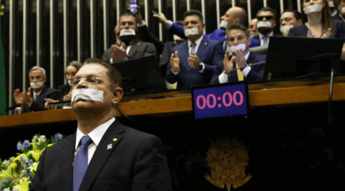 gilmar-mendes-ironiza-veto-dos-eua-e-alfineta-trump