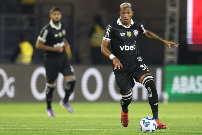 reforco-do-botafogo,-danilo-impressiona-com-numeros-contra-bragantino