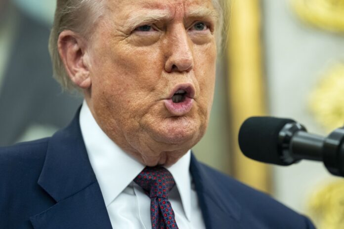 trump-pede-renuncia-de-ceo-da-fabricante-de-chips-intel