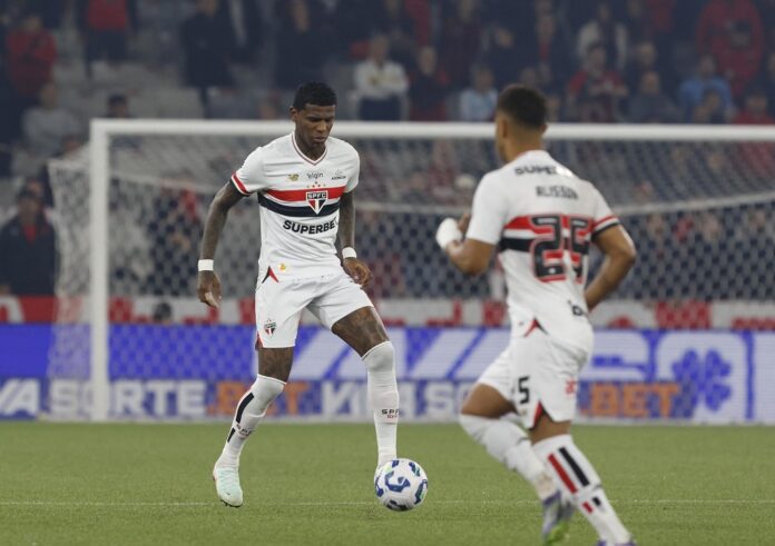 arboleda-tem-lesao-muscular-diagnosticada-e-desfalca-sao-paulo-nas-oitavas-da-libertadores
