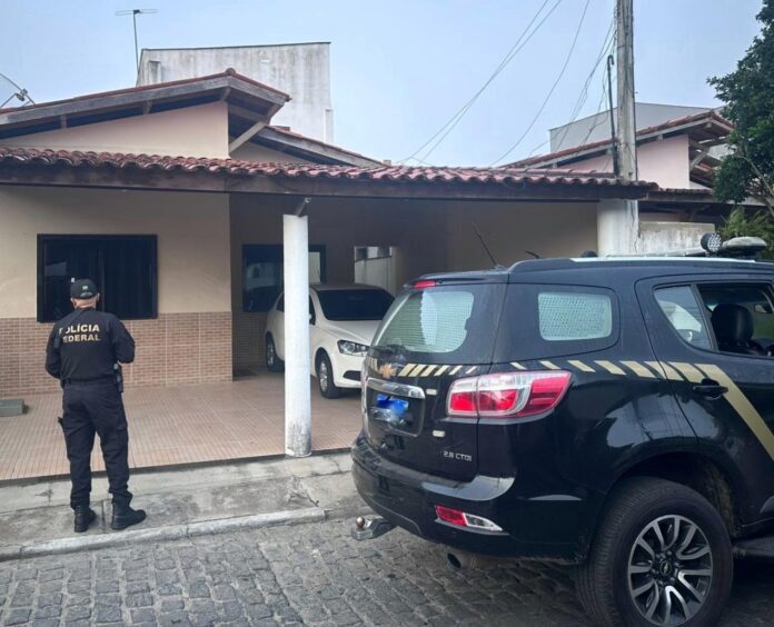 policial-civil-e-gerente-da-caixa-em-feira-sao-alvos-de-operacao-da-pf-e-gaeco-contra-fraudes-bancarias