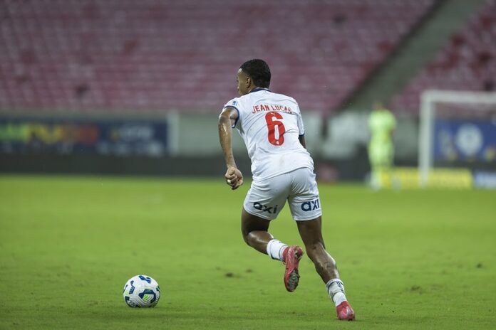 suspensao-de-jean-lucas-e-revertida-em-multa-pelo-stjd;-atleta-esta-liberado-para-jogar