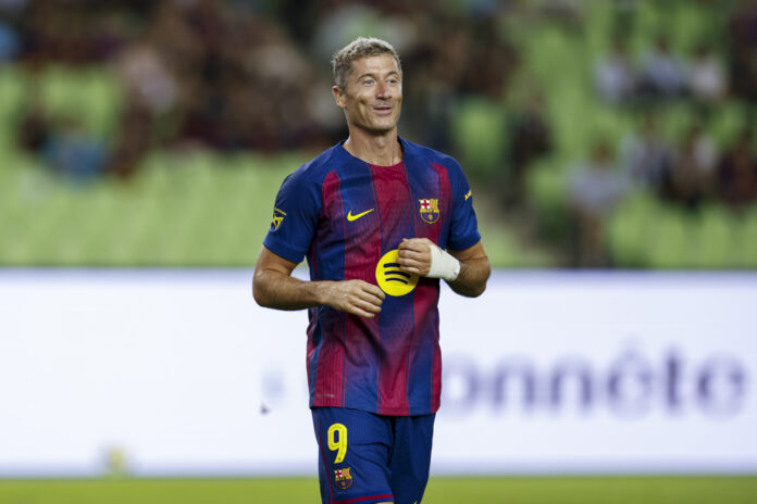 lewandowski-sofre-lesao-na-coxa-e-e-duvida-no-barcelona-para-inicio-da-temporada