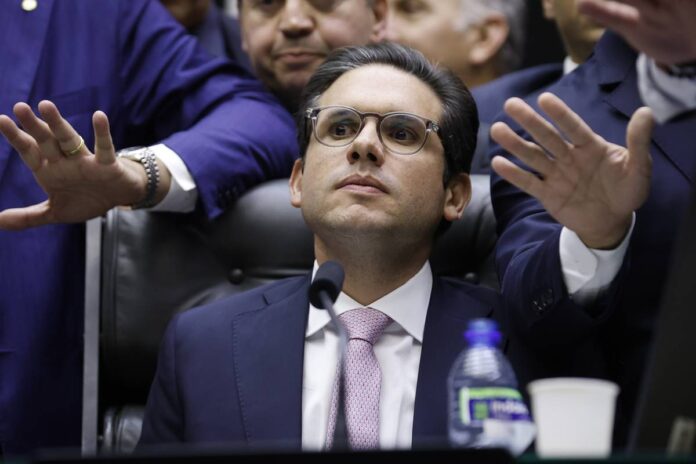 os-avancos-e-recuos-de-hugo-motta-para-punir-os-golpistas-da-camara
