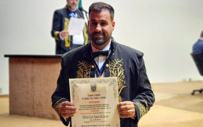 empresario-e-surpreendido-ao-descobrir-que-pele-e-seu-patrono-em-academia