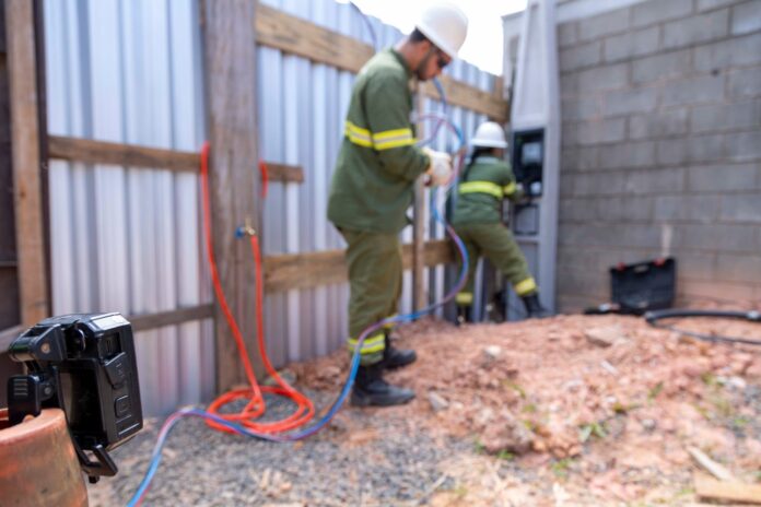 academia-de-luxo-e-tres-frigorificos-sao-flagrados-usando-“gatos”-de-energia-em-feira-de-santana