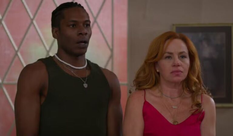 ‘vale-tudo’:-aldeide-e-flagrada-em-momento-intimo-com-personagem