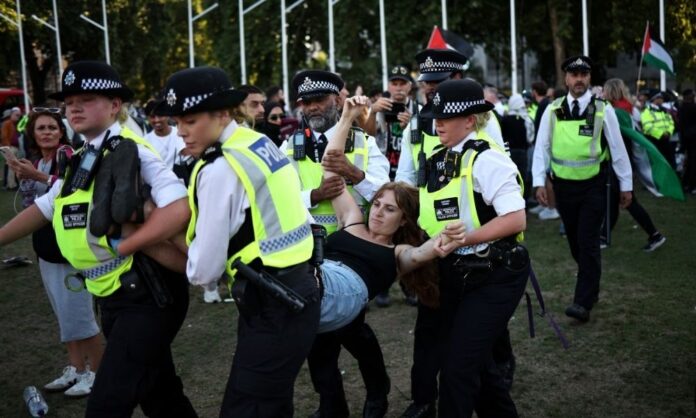 mais-de-300-pessoas-sao-detidas-em-londres-durante-manifestacao-em-apoio-a-organizacao-pro-palestina